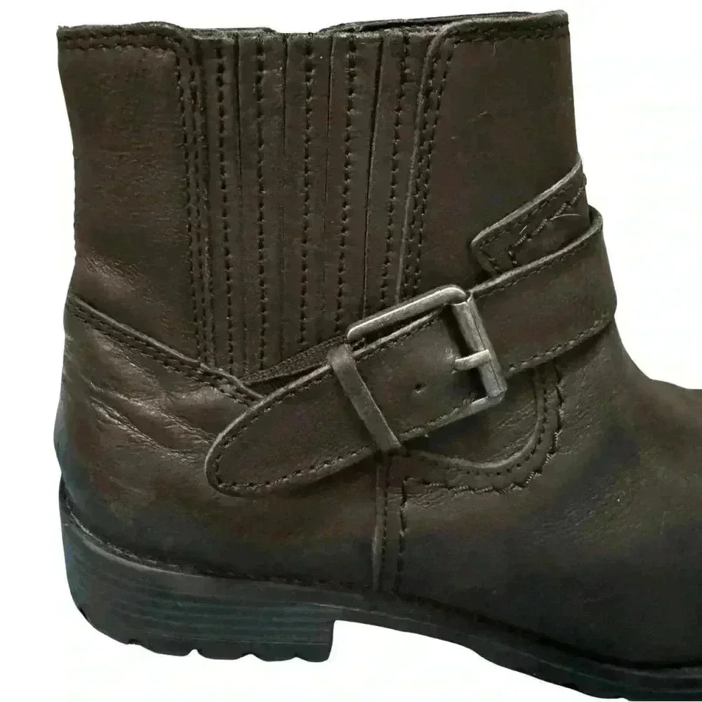 Clarks women’s 6.5 Clarkwell strap boots black buckle closure side zipper